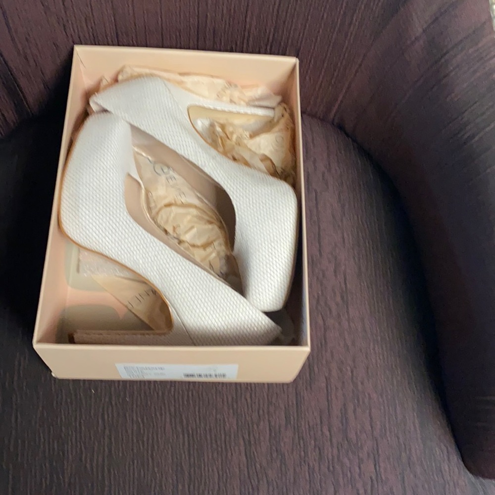 BCBG cream/white glossy heels